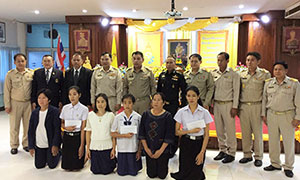 นศ.มนพ.ซาบซึ้ง ในหลวง ร.10 พระราชทานทุนการศึกษา
