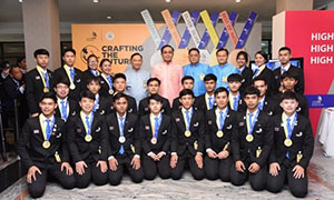 รมว.แรงงาน นำคณะเยาวชนไทยแข่งขันฝีมือแรงงานอาเซียน ครั้งที่ ๑๒ พบนายกรัฐมนตรี