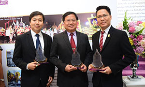 ราชมงคลสุวรรณภูมิ เข้ารับรางวัล "วัฒนคุณาธร"