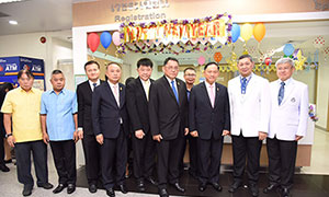 &ldquo;บิ๊กอู๋&rdquo; เยี่ยมผู้ประกันตนบาดเจ็บ ย้ำ! เจ็บป่วยฉุกเฉินวิกฤติ มีสิทธิทุกที่