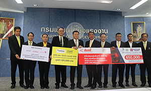 กระทรวงแรงงาน รับมอบอุปกรณ์ฝึก พัฒนาช่างยนต์-ก่อสร้าง