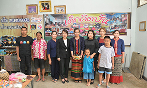 รองอธิบดีกรมการจัดหางาน ลงพื้นที่เยี่ยมกลุ่มรับงานไปทำที่บ้าน จ.ราชบุรี