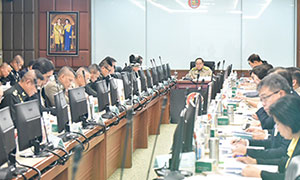 ที่ประชุมคณะกรรมการนโยบายการบริหารจัดการการทำงานของคนต่างด้าว เห็นชอบให้แรงงานกัมพูชา ลาว เมียนมา กว่า 2,000,000 คน ที่ใบอนุญาตทำงานจะสิ้นสุดปี 2562 และ 2563 นำเข้า MOU โดยไม่ต้องเดินทางออกไปนอกราชอาณาจักร