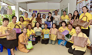 รองอธิบดี กกจ.ลงพื้นที่เมืองกระบี่เยี่ยมกลุ่มรับงานไปทำที่บ้าน &ldquo;กลุ่มสูงวัยตะกร้าสาน&rdquo; พรัอมส่งเสริมสร้างอาชีพ สร้างรายได้ให้ชุมชน