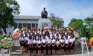 น้อมรำลึกพระบิดาแห่งกฎหมายไทย! นศ.นิติศาสตร์ ม.ศรีปทุม วางพวงมาลาวันรพี”62