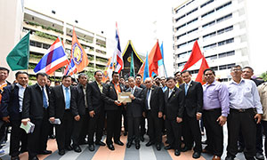 พนง.รัฐวิสาหกิจ พบ&lsquo;หม่อมเต่า&rsquo;ชงตั้งกองทุนประกันความเสี่ยง - ปรับโครงสร้างเงินเดือน