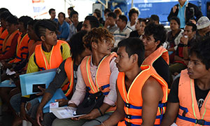 ครม.ไฟเขียวให้แรงงานกัมพูชา ลาว เมียนมา กว่า 2,000,000 คน ที่ใบอนุญาตทำงานจะสิ้นสุดปี 2562 และ 2563 นำเข้า MOU โดยไม่ต้องเดินทางออกไปนอกราชอาณาจักร