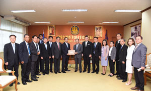 &lsquo;หม่อมเต่า&rsquo; จับมือหอการค้าไทย ร่วมหาทางออกการปรับอัตราค่าจ้างแรงงาน