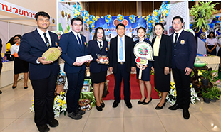 &ldquo;พื้นรองเท้าจากเปลือกใยทุเรียน&rdquo; สิ่งประดิษฐ์สุดว้าวของนศ.เทคนิคศรีสะเกษ สร้างยอดขายสุดปัง