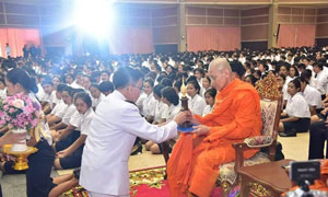 รักษา​ราชการ​แทน​อธิการบดี​ มทร.ธัญบุรี ​ถวายรางวัล​ราช​มงคล​สรรเสริญ​แด่​ พระครู​ภาวนา​ภัทร​คุณ​ วัด​พุทไ​ธ​ศว​รรย์​