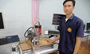 นศ.เทคนิคสุวรรณภูมิ จ.ร้อยเอ็ด เขียนภาษาโค้ดดิ้ง(Coding) สร้างนวัตกรรมสู่ธุรกิจ “ภาคภูมิงานแกะสลักไม้ด้วยโปรแกรมคอมพิวเตอร์” สร้างรายได้