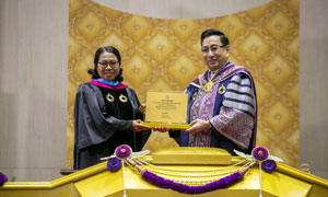 ม.รังสิต มอบรางวัลเมืองดีเด่น ให้แก่เทศบาลตำบลเขมราฐ