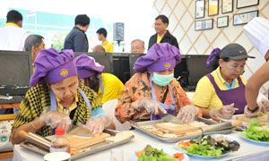 อาชีวะพารวย ชวนฝึกอบรม 108 อาชีพสร้างรายได้  เชิญตรวจวัดสายตาแจกฟรีแว่นตา เพื่อผู้สูงอายุ ชิม ช้อป ของดีอาชีวะ 5 ภาค ในงานสัปดาห์ของขวัญ ผลิตภัณฑ์อาชีวะ 19-24 ธ.ค.62