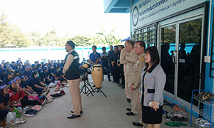 รมว.รง.สั่งการประกันสังคมเข้าดูแลลูกจ้างตกงานย่านกระทุ่มแบน