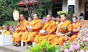 มทร.ล้านนา ทำบุญตักบาตรปีใหม่ 2563