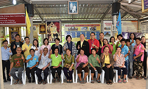 กรมการจัดหางานลงพื้นที่ มอบใบทะเบียนกลุ่มรับงานไปทำที่บ้าน