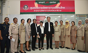 ผู้บริหารกระทรวงแรงงาน รุกลงพื้นที่นราธิวาส พบปะประชาชน