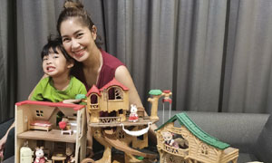 เบนซ์ พรชิตา เลือกของเล่น “ซิลวาเนียน แฟมิลี่” ให้ลูกๆ  ได้เรียนรู้โลกแห่งจินตนาการ ใกล้ชิดธรรมชาติ ผ่านชุดบ้านของเล่น