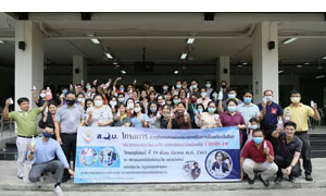 ประชาคมปทุมวัน ร่วมใจผลิตเจลอนามัยต้านภัย COVID-19 เพื่อชุมชน  พร้อมดำเนินการ Work From Home เสริมความปลอดภัยแก่บุคลากร