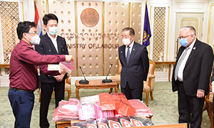 ก.แรงงาน รับมอบถุงซิปจากภาคเอกชน 102,000 ชิ้น ใช้ประโยชน์ในราชการร่วมสู้โควิด - 19