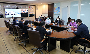 ก.แรงงาน ผนึกสภากาชาดไทย เข้มมาตรการป้องกันโควิดในกลุ่มต่างด้าว นำร่องสมุทรสาครและปทุมธานี