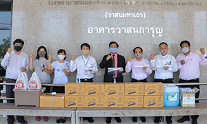 ราชมงคลสุวรรณภูมิ มอบหน้ากากเฟสชิว-เจลแอลกอฮอล์-น้ำดื่ม สู้วิกฤต COVID - 19