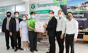 ราชมงคลสุวรรณภูมิ มอบหน้ากากเฟซชิลด์ -เจลแอลกอฮอล์-น้ำดื่ม บุคลากรทางการแพทย์
