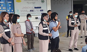 ประกันสังคม เร่งช่วยเหลือลูกจ้างโรงงานผลิตกระเป๋าส่งออกกว่า 300 คน ถูกบีบลดค่าจ้าง จ.บุรีรัมย์