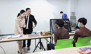 “นฤมล” ลุยพื้นที่อุตสาหกรรมบางพลี ติวเข้มเด็กอาชีวะ ป้อนยานยนต์