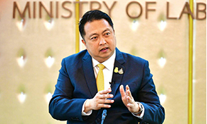 กระทรวงแรงงาน ตั้งเป้าจัดส่งแรงงานทำงานต่างประเทศ 1 แสนคน ในปี 64