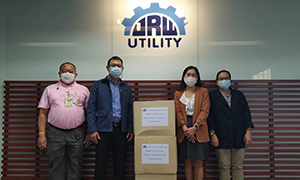 นายจรัญ วิวัฒน์เจษฎาวุฒิ มอบชุดป้องกันเชื้อ (PPE) จำนวน 100 ชุด ให้ รพ.สุทธาเวช ป้องกัน COVID-19  