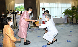ผู้บริหาร มทร.รัตนโกสินทร์ ทูลเกล้าถวายเงิน