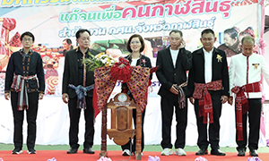 “ตรีนุช” เปิด "ตลาดนัดอาชีพ กศน.แก้จนเพื่อคนกาฬสินธุ์"