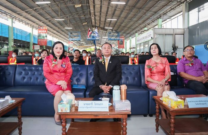 เลขาฯ อารี พบปะให้โอวาทแรงงานไทยฝึกภาษาอังกฤษ เตรียมความพร้อมก่อนไปทำงานในรัฐอิสราเอล