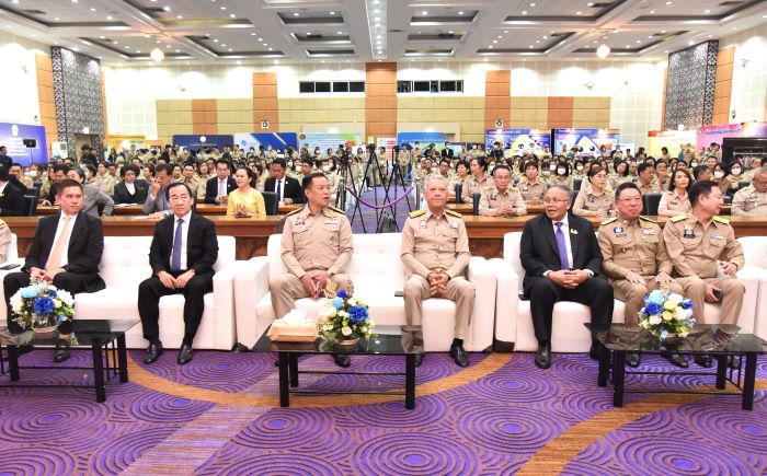 “อนุทิน”มอบนโยบาย กระทรวงแรงงาน ย้ำ บูรณาการขับเคลื่อน 4 กระทรวง มุ่งพัฒนาคน รมว.แรงงาน“พิพัฒน์” ขานรับยกระดับแรงงานสู่กระทรวงเศรษฐกิจ