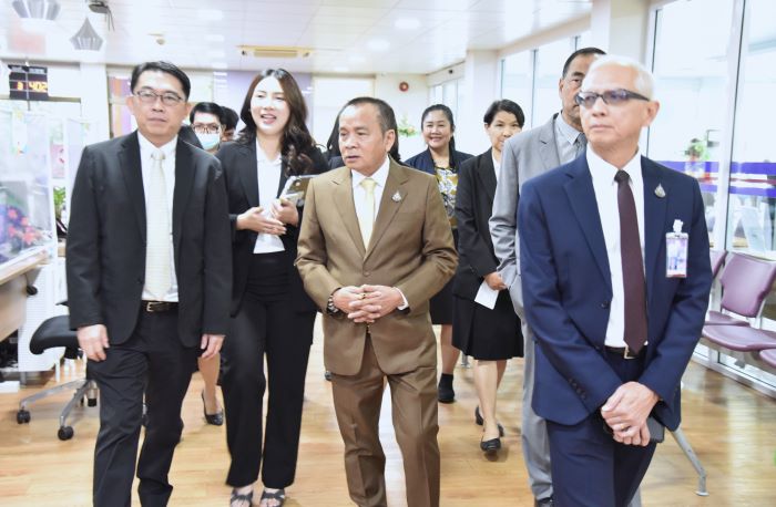 เลขานุการ รมว.แรงงาน“อารี”เยี่ยมชมศูนย์บริการจัดหางานเพื่อคนไทย พร้อมเชิญชวน นักเรียน นักศึกษา คนหางาน มาใช้บริการ