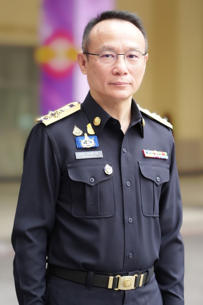 กรมการจัดหางาน เชิญบริษัทเจ้าของป้ายโฆษณาภาษาจีนชี้แจง เตือน ป้ายโฆษณา บ.นำคนต่างด้าวเข้ามาทำงานในประเทศไทยต้องไม่เกินจริง