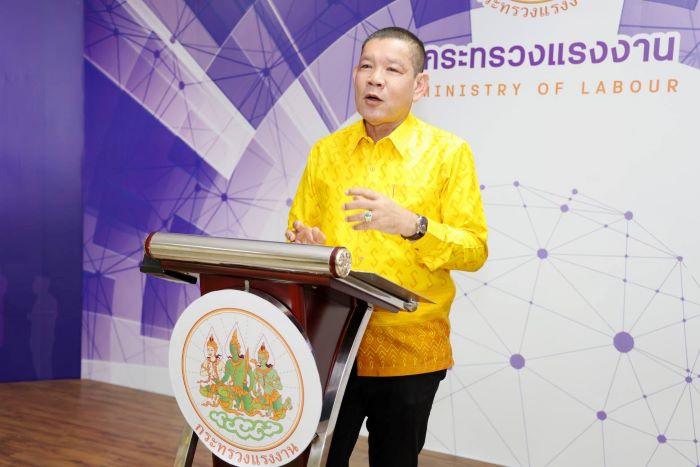 พิพัฒน์สั่งติดตามค่าจ้างค้างจ่ายผู้ชุมนุมหน้าไทยออยล์ ยันพร้อมเป็นคนกลางแก้ไขปัญหา