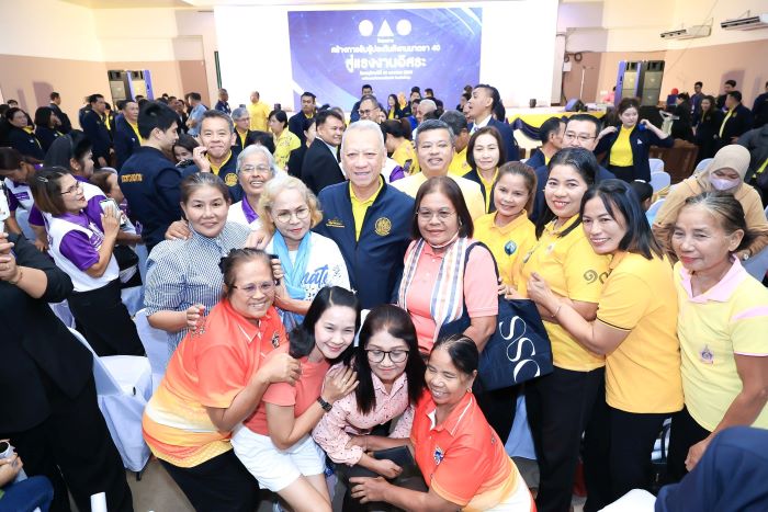 ‘พิพัฒน์’ ลุยกระทรวงแรงงานพบประชาชน พัทลุง หนุนอาชีพอิสระรับสิทธิประกันสังคม ฝึกอาชีพ เปิดรับสมัครงานทั้งใน และต่างประเทศ
