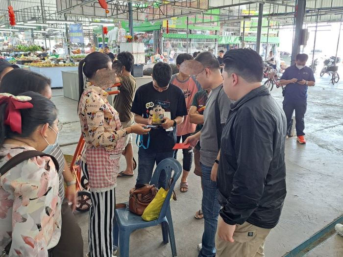 'ปลัดสงค์' ส่งชุดเฉพาะกิจไตรเทพพิทักษ์ ปิดล้อมต่างด้าวแย่งอาชีพคนไทยห้างใหญ่ใจกลางกรุง ส่งดำเนินคดีกว่า 21 ราย .