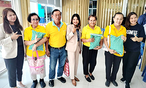 ราชมงคลสุวรรณภูมิ สริมทักษะอาชีพผู้สูงอายุ สร้างรายได้จากขยะเหลือใช้ สู่หมอนเพื่อสุขภาพตามแนวเศรษฐกิจพอเพียง