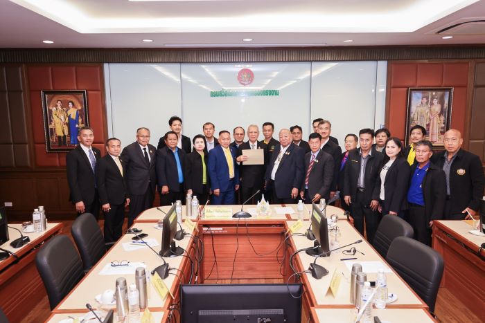 “พิพัฒน์” ต้อนรับคณะกรรมการ เตรียมจัดงานวันแรงงาน 2568 – พร้อมสนับสนุนสิทธิแรงงานอย่างเต็มที่!
