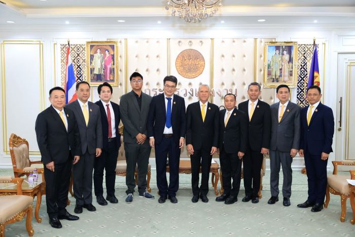 “พิพัฒน์” หนุนพัฒนาทักษะแรงงานไทย รับกระแส EV ดันไทยสู่ศูนย์กลางยานยนต์ไฟฟ้าอาเซียน