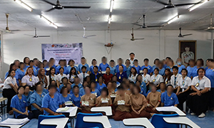 นศ.มทร.ธัญบุรี ส่งต่ออาชีพดอกมะลิทิชชู่ ผู้ต้องขังเรือนจำธัญบุรี