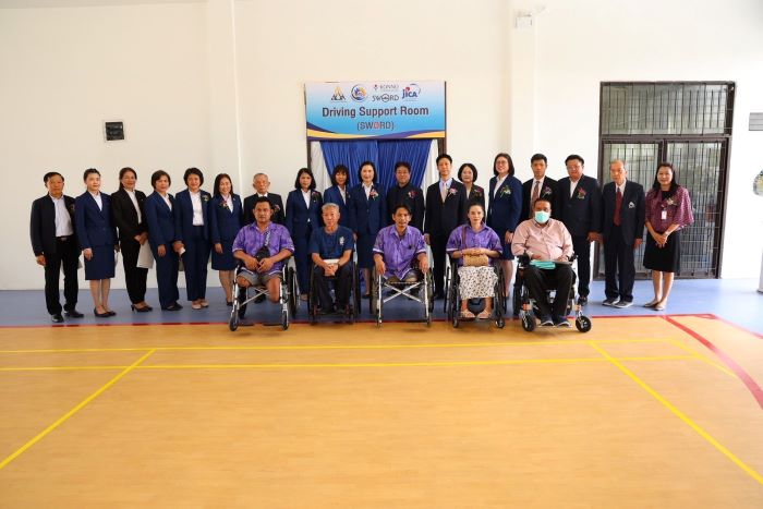 ประกันสังคมจับมือองค์กรความร่วมมือระหว่างประเทศญี่ปุ่น JICA เปิดตัวโครงการอุปกรณ์ช่วยขับรถยนต์สำหรับผู้พิการท่อนล่างแบบถอดได้