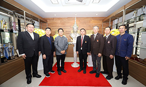 &ldquo;ศิลปะจากแรงศรัทธา&rdquo;มทร.ล้านนา รับมอบพระบรมรูปหล่อสำริด รัชกาลที่ 9 ผลงานของอาจารย์ธงชัย ศรีสุขประเสริฐ