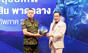 มหาวิทยาลัยรังสิต มอบรางวัล &ldquo;วีรบุรุษสุริยเทพ&rdquo; แด่ พลโทบุญสิน พาดกลาง